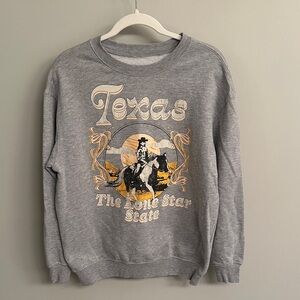 Zoe + Liv Gray Texas Graphic Crewneck Sweater